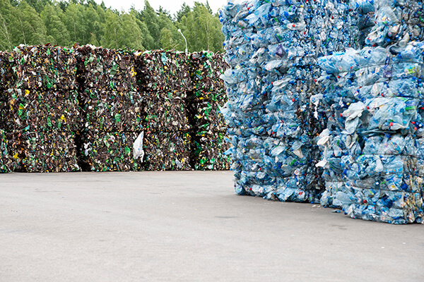 Ce materiale pot aduse la un centru de reciclare
                  metale?